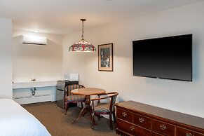 Sara Placid Inn & Suites