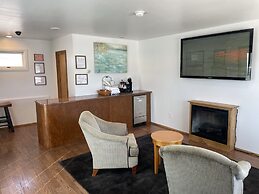 Sara Placid Inn & Suites