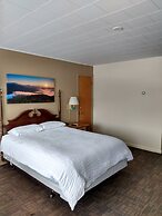 Sara Placid Inn & Suites