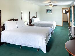 Sara Placid Inn & Suites