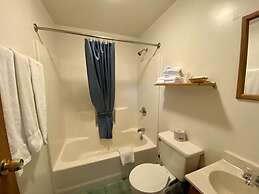 Sara Placid Inn & Suites