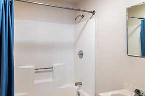 Sara Placid Inn & Suites