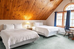 Sara Placid Inn & Suites