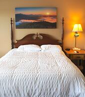 Sara Placid Inn & Suites