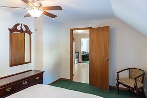 Sara Placid Inn & Suites
