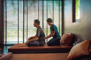 Khum Damnoen Resort