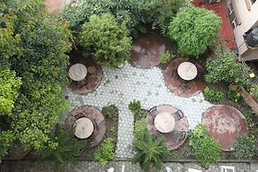 Hotel Holy Temple Tree & Chautari Cafe