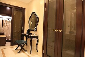 The Huiting Collection