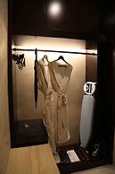 The Huiting Collection