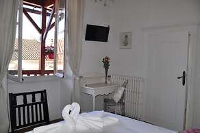 Maison Du Prince De Conde