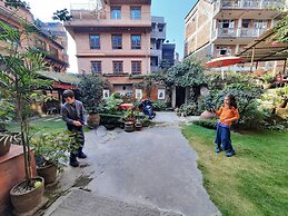 Pradhan House Homestay with Garden