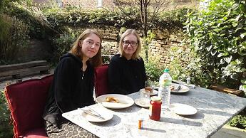 Pradhan House Homestay with Garden