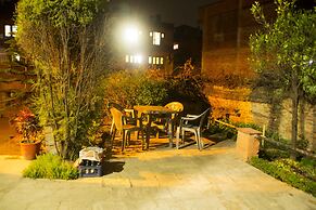 Pradhan House Homestay with Garden