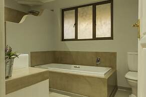 Kingfisher Creek Safari Lodge