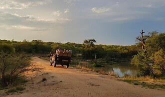 Kingfisher Creek Safari Lodge