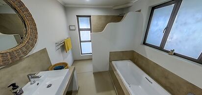 Kingfisher Creek Safari Lodge