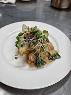 Kingfisher Creek Safari Lodge