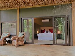 Kingfisher Creek Safari Lodge