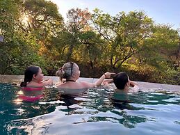 Kingfisher Creek Safari Lodge