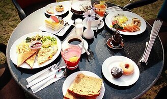 The Competent Palace Hotel