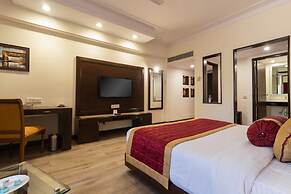 The Competent Palace Hotel