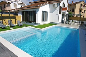 Kuntrada 45 with heated pool and kids pool