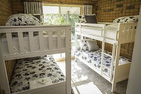 Monty's On Lumley Drive