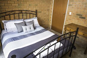 Monty's On Lumley Drive