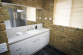 Monty's On Lumley Drive