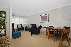 Woody's In Central Bright