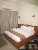 Ozom Hotel