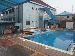 Ozom Hotel