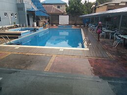 Ozom Hotel