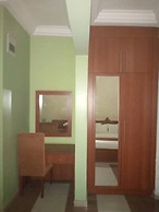 Ozom Hotel