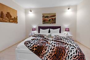 Piata Sfatului Studio