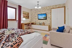 Piata Sfatului Studio