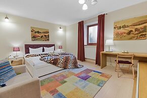 Piata Sfatului Studio