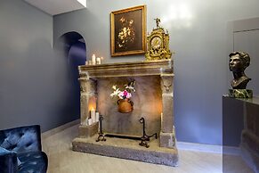 GCF Luxury Suites, Guest House