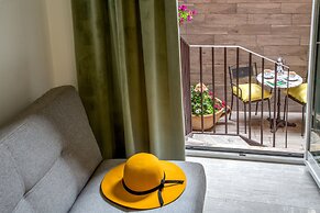 GCF Luxury Suites, Guest House