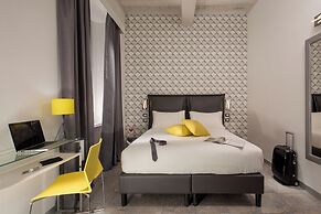 GCF Luxury Suites, Guest House