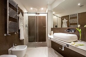 GCF Luxury Suites, Guest House