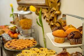 GCF Luxury Suites, Guest House