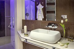 GCF Luxury Suites, Guest House