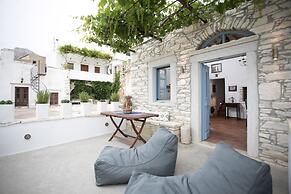 Traditional Inn Pirethron