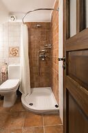 Traditional Inn Pirethron