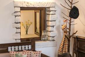 Traditional Inn Pirethron