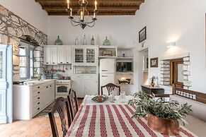 Traditional Inn Pirethron