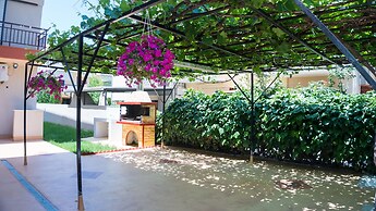 Milonas House Apartments