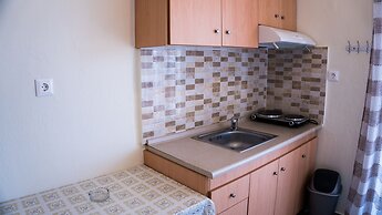 Milonas House Apartments