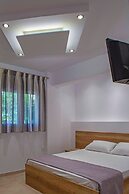 Milonas House Apartments